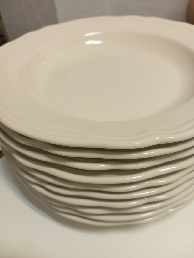 Platos Hondos-Ikea -beige