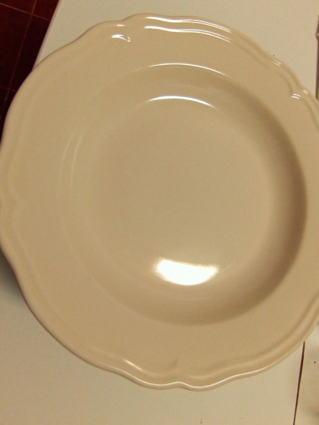 Platos Hondos-Ikea -beige