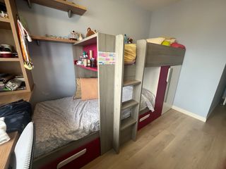 Litera Cama tipo tren con estantería y mesita