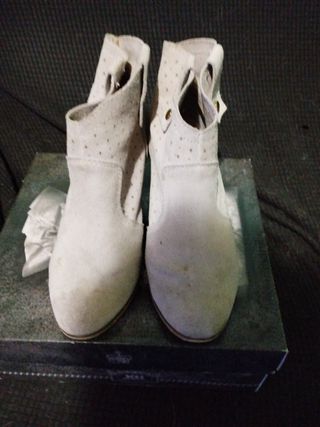 Botines de ante verano beige