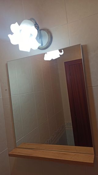 Espejo sin marco de vidrio y madera