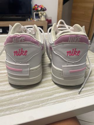 Nike Air Force 1 Blancas y Rosas