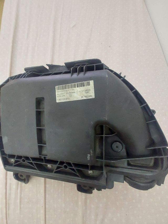 Filtro de aire Peugeot 208, 308 ref:81067R 01