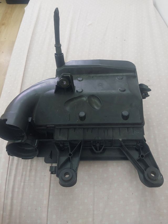 Filtro de aire Peugeot 208, 308 ref:81067R 01