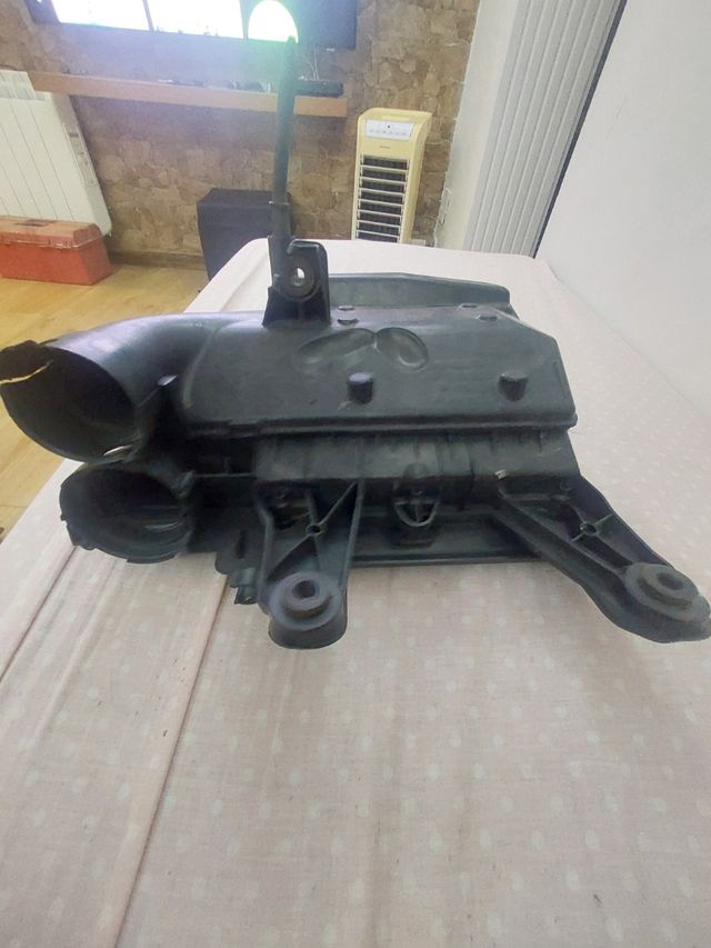 Filtro de aire Peugeot 208, 308 ref:81067R 01