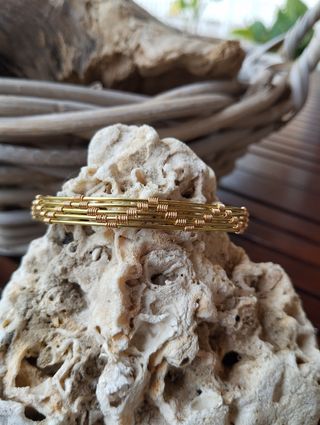 Pulsera de cobre  en color oro