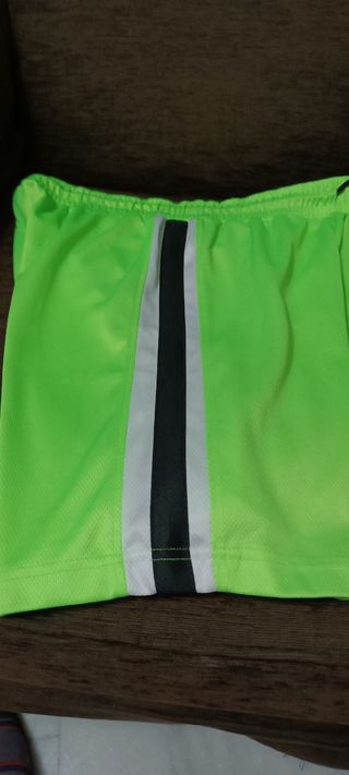 Pantalón corto baloncesto chico neón
