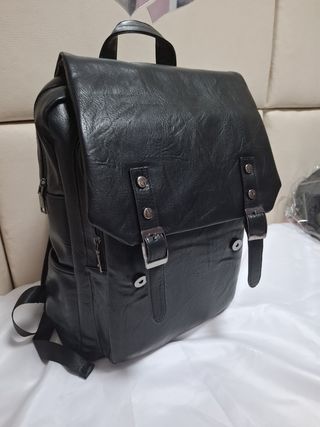 Mochila Negra Cuero Sintético