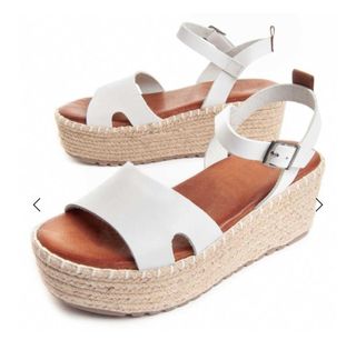 Sandalias de piel blancas talla 40. 