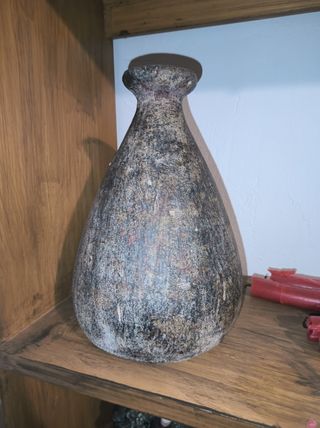 Jarrón de terracota con rostro