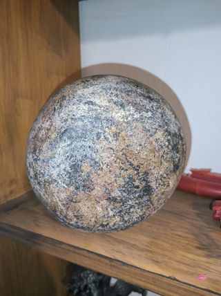 Jarrón de terracota con rostro