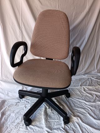 Sedia con ruote per studio e ufficio. 