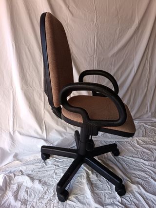 Sedia con ruote per studio e ufficio. 