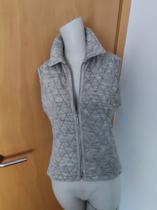 Chaleco gris acolchado