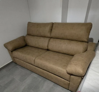 Divano letto italiano con punto di ricarica USB