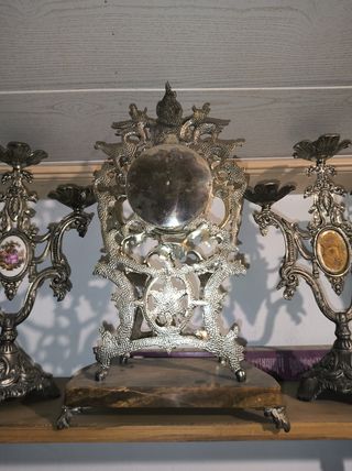 Reloj de mesa vintage ornamentado