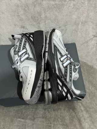 New Balance 1906R Gris Blanco