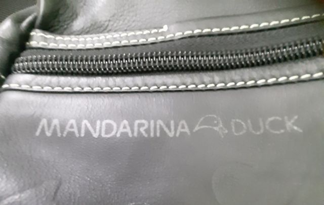 Bolso bandolera Mandarina Duck negro