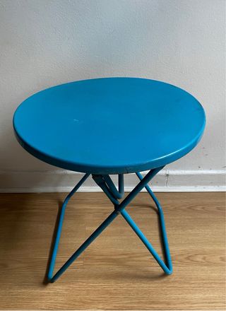 Mesa plegable azul metálica