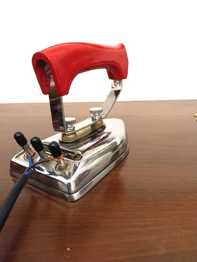 Ferro da stiro vintage da viaggio