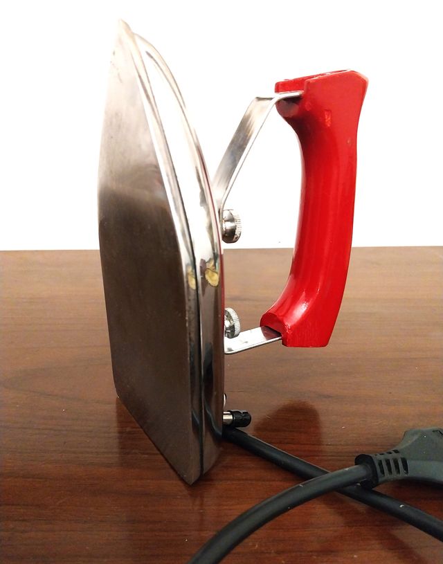 Ferro da stiro vintage da viaggio