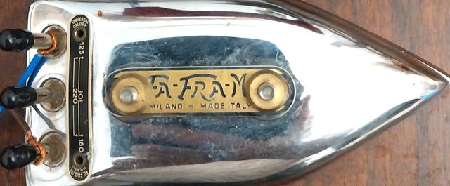 Ferro da stiro vintage da viaggio