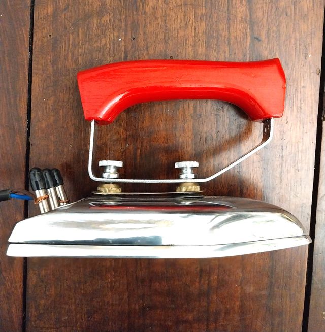 Ferro da stiro vintage da viaggio