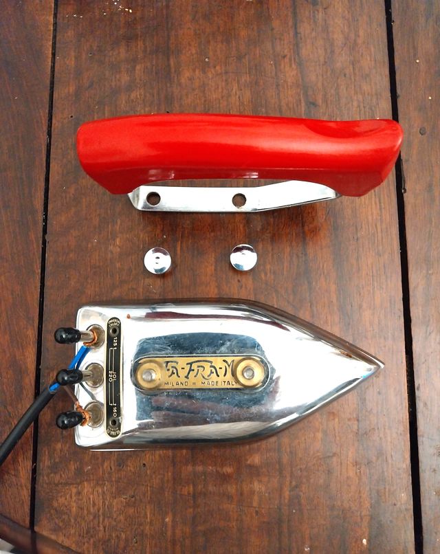 Ferro da stiro vintage da viaggio