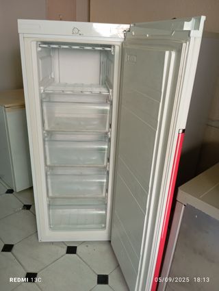 Congelador vertical Coca-Cola
