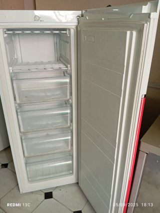 Congelador vertical Coca-Cola