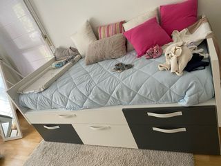 Cama con cajones