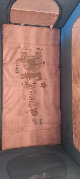 Cuna de viaje portátil