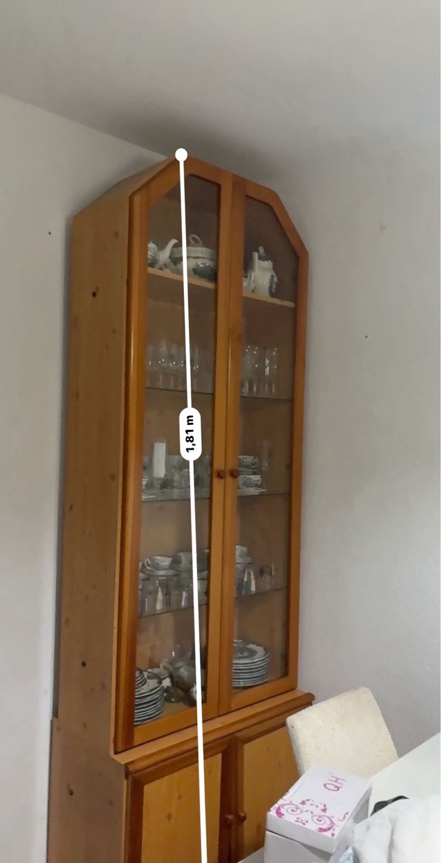 Vitrina de madera y cristal