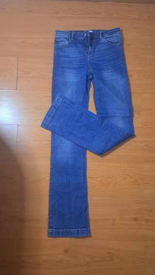 Pantalón vaquero flare azul