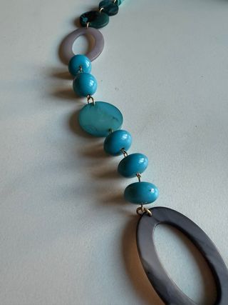 Collana con perle color acquamarina