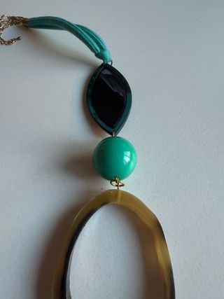 Collana con perle color acquamarina