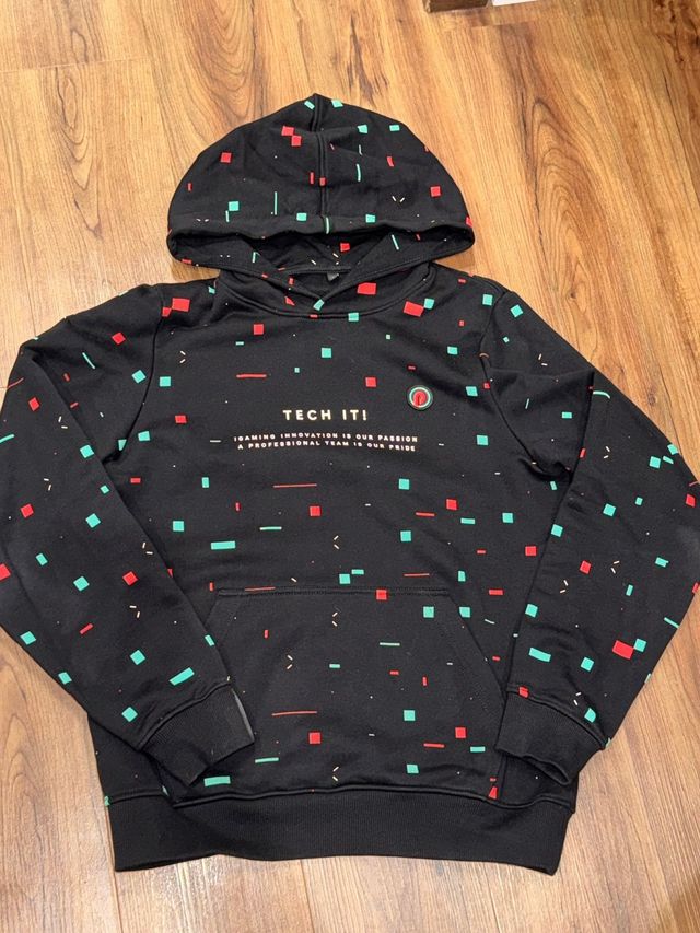 Sudadera Negra con Estampado Geométrico