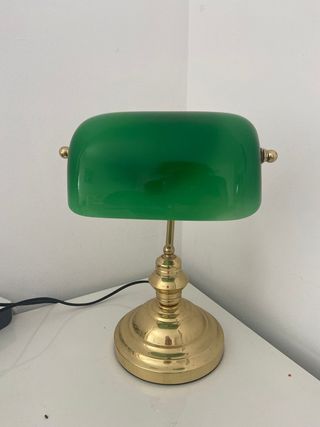 Lámpara de mesa verde y dorada