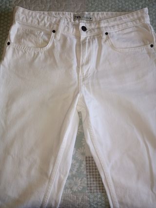 Pantalón vaquero blanco Zara mujer