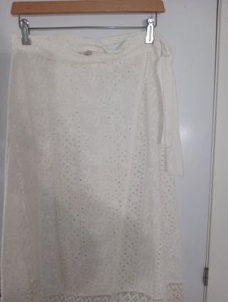 Falda pareo blanca con tira bordada