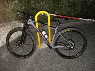 Bicicleta de CARBONO Montaña Merida XT Gris