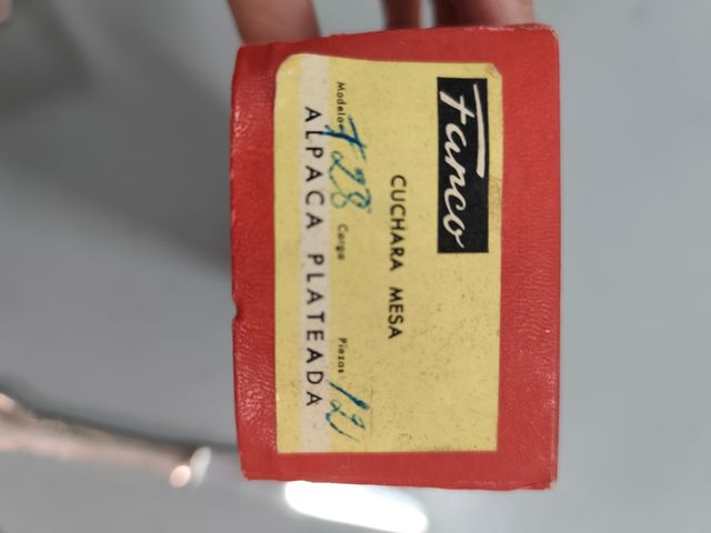 Set de cubiertos de metal plateado