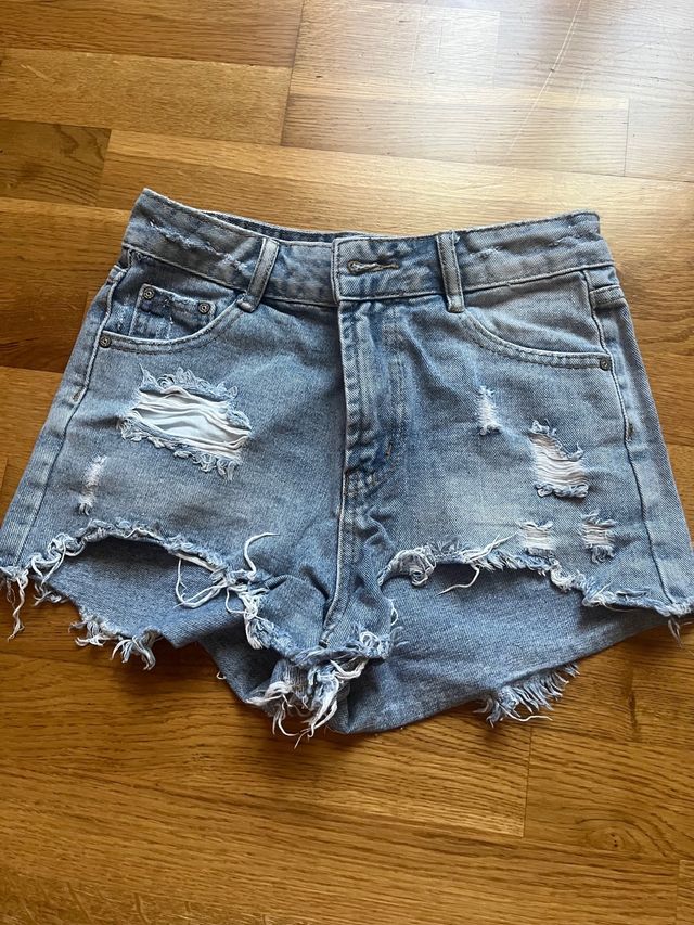 Pantaloncini jeans strappati