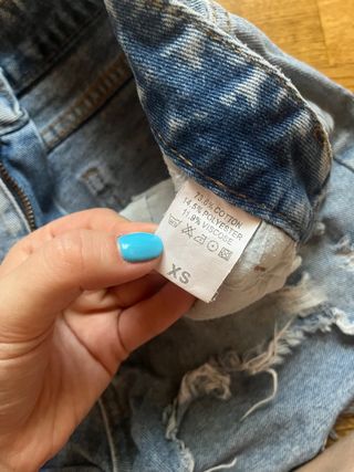 Pantaloncini jeans strappati