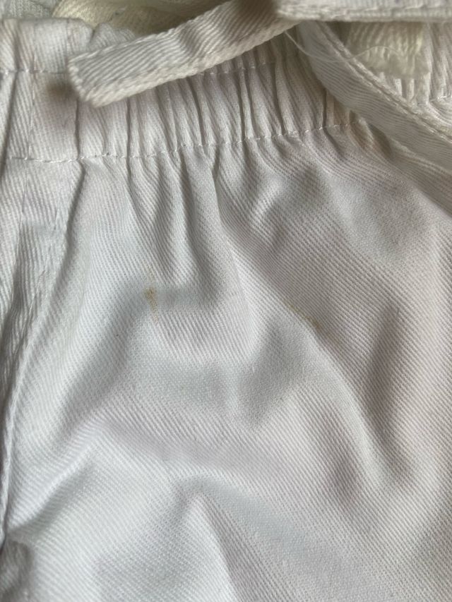 Conjunto de Karate Blanco con Cinturón Negro