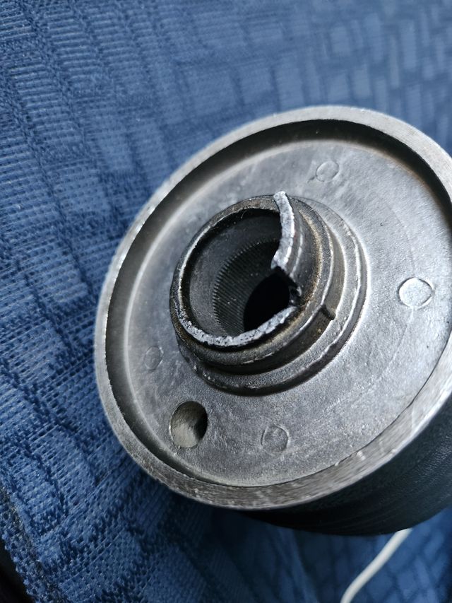 Adaptador Piña Volante Momo L 8014