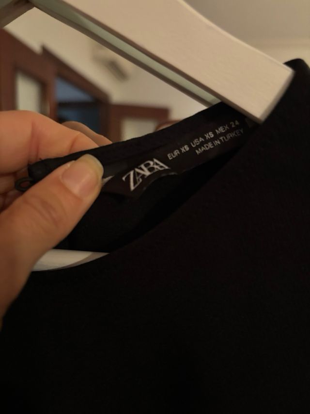 Vestido mini negro con bolsillos