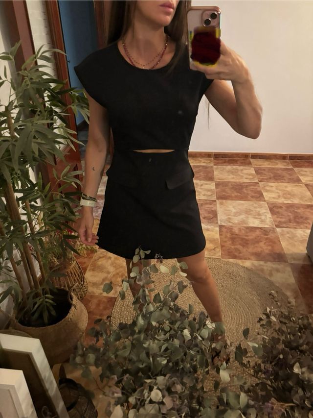 Vestido mini negro con bolsillos