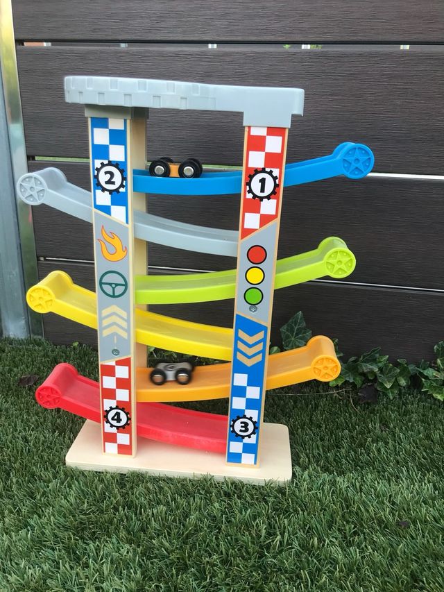 Circuito de coches de madera
