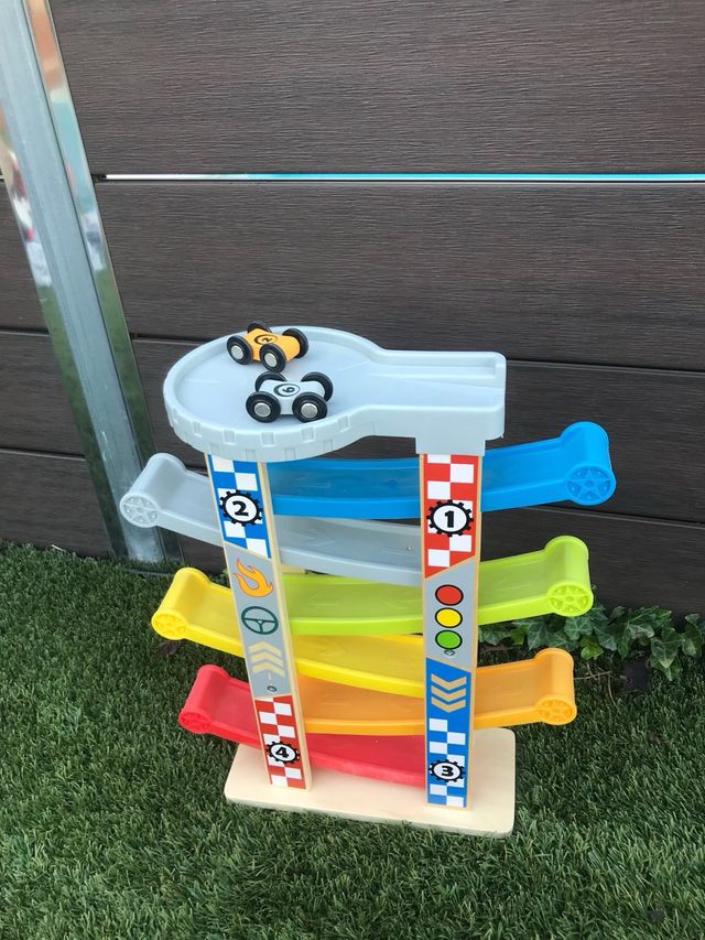 Circuito de coches de madera